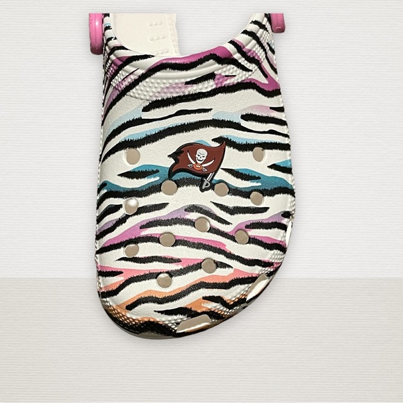 Tampa Bay Buccaneers Crocs Charm - Buy 3 of More Get 50% OFF - Picture 1 of 2